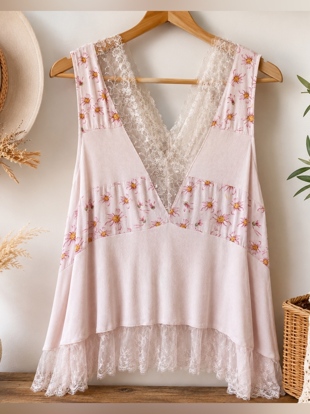 POL Boho Floral Lace Sleeveless Tunic Top | Pink Patchwork | Size Medium w/Flaw